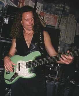 Mit "original" Frisur im Nachtcafe Karlsruhe